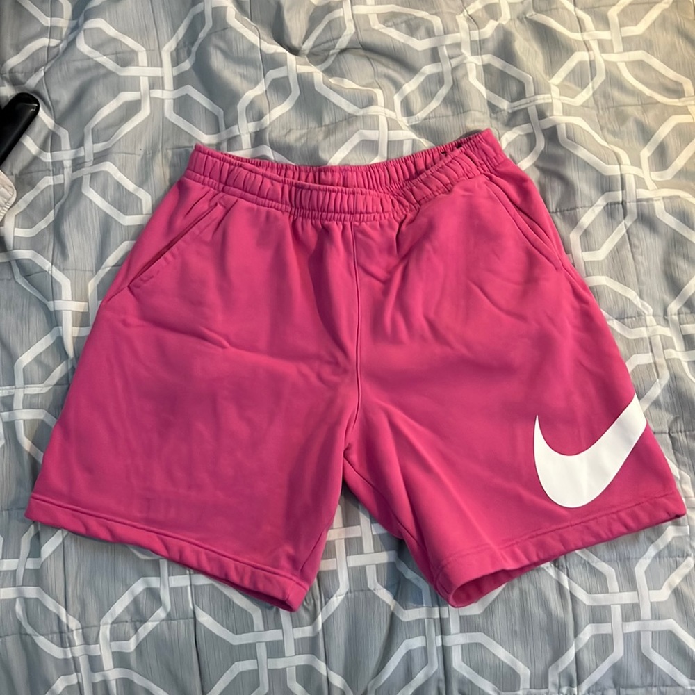 PINK NIKE SHORTS W WHITE NIKE SWOOSH 🔑